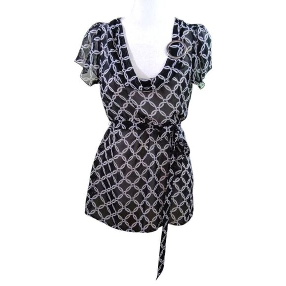 Maurices Low Cut Belted Sheer Tunic Blouse Women's Sz M Top Black White Geo - Picture 1 of 10